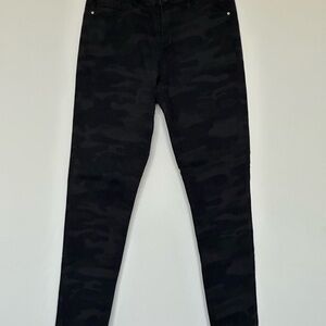 Social standard by Sanctuary Black Camo Mid-Rise Skinny Jeans Size‎ 4